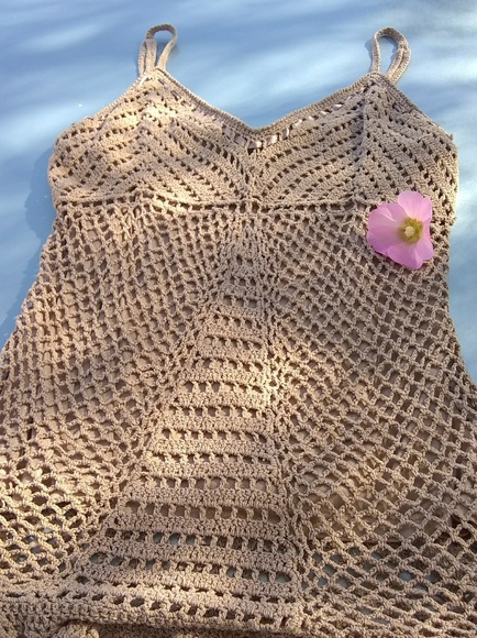 Tops - Gorgeous crochet tank